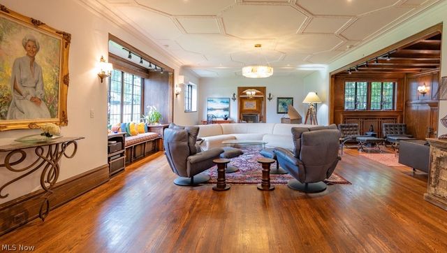 10494 Lake Shore Boulevard, Bratenahl, OH 44108