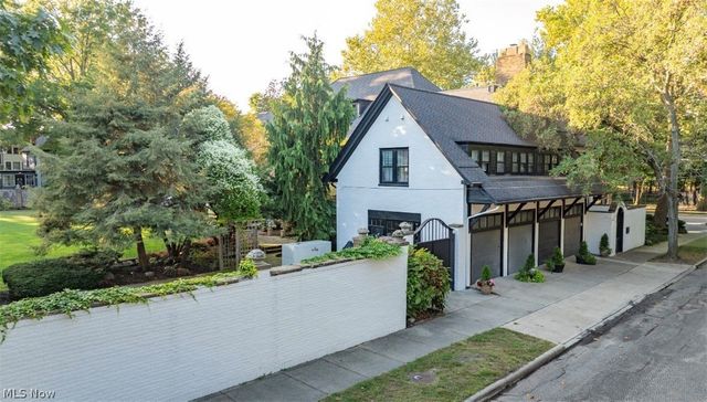 10494 Lake Shore Boulevard, Bratenahl, OH 44108