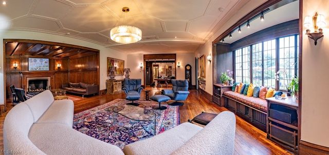 10494 Lake Shore Boulevard, Bratenahl, OH 44108