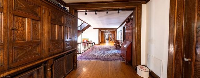 10494 Lake Shore Boulevard, Bratenahl, OH 44108