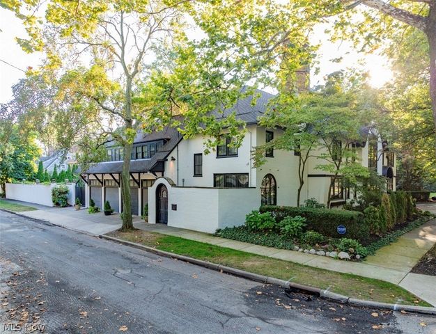 10494 Lake Shore Boulevard, Bratenahl, OH 44108