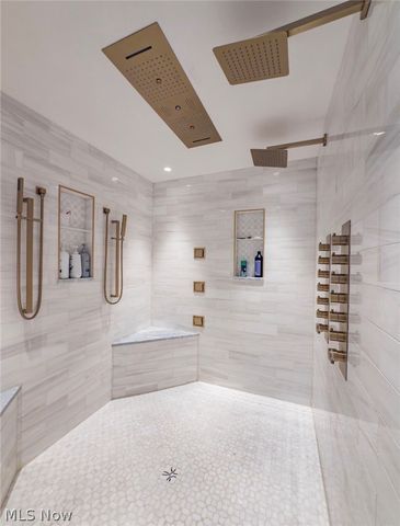 10494 Lake Shore Boulevard, Bratenahl, OH 44108