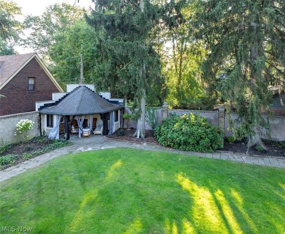 10494 Lake Shore Boulevard, Bratenahl, OH 44108