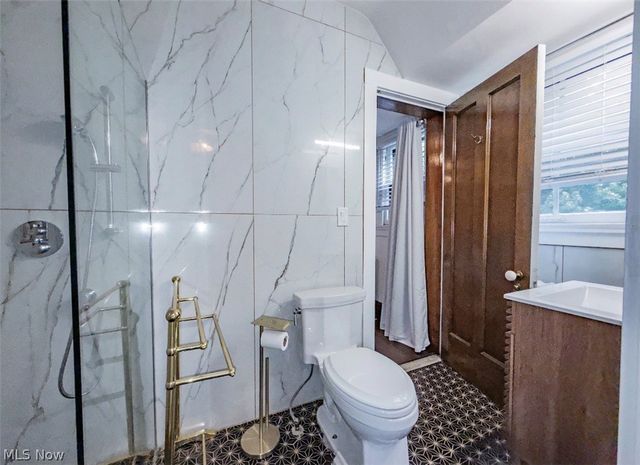 10494 Lake Shore Boulevard, Bratenahl, OH 44108