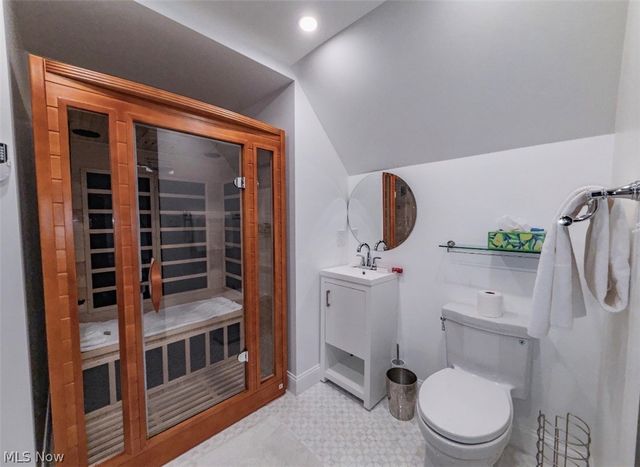 10494 Lake Shore Boulevard, Bratenahl, OH 44108