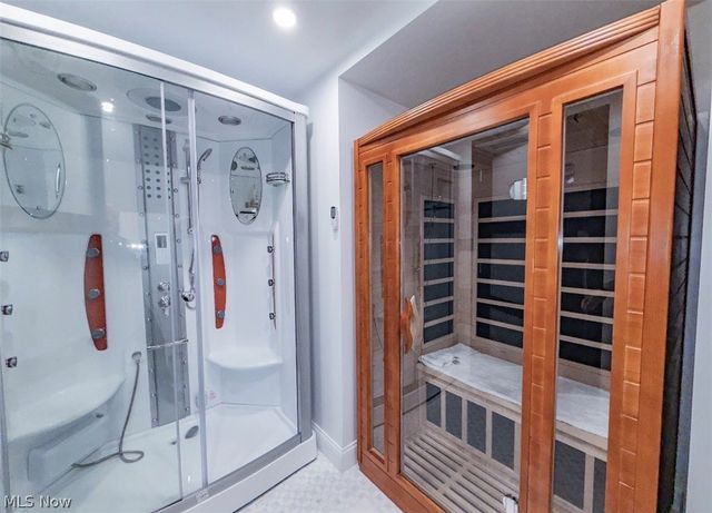 10494 Lake Shore Boulevard, Bratenahl, OH 44108