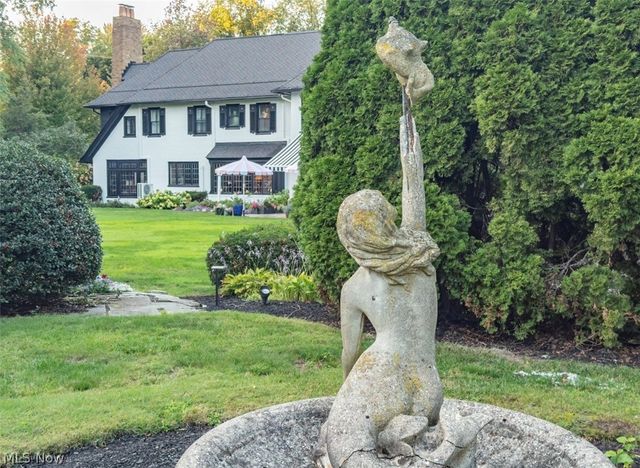 10494 Lake Shore Boulevard, Bratenahl, OH 44108