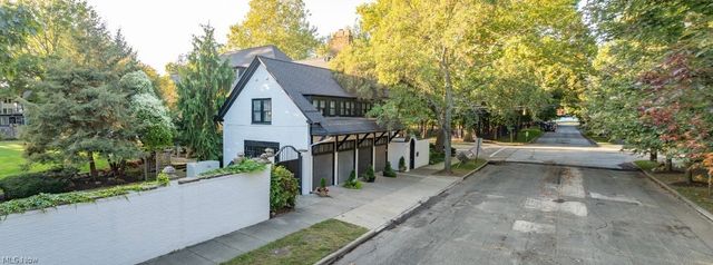 10494 Lake Shore Boulevard, Bratenahl, OH 44108