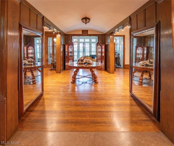 10494 Lake Shore Boulevard, Bratenahl, OH 44108