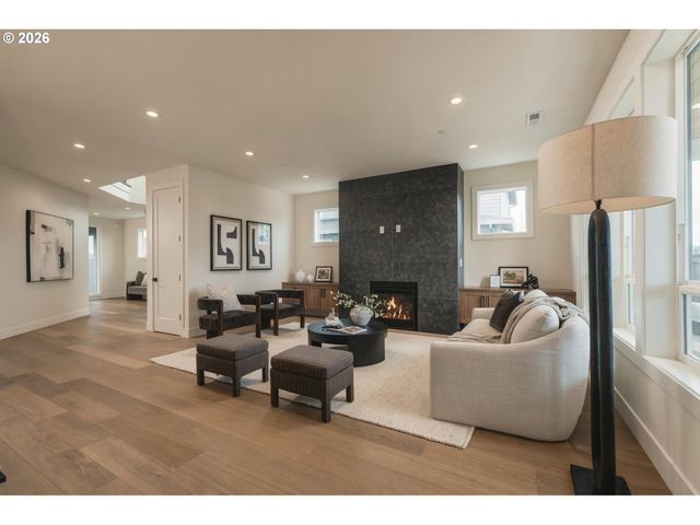 154 E AIREDALE Ave, La Center, WA 98629