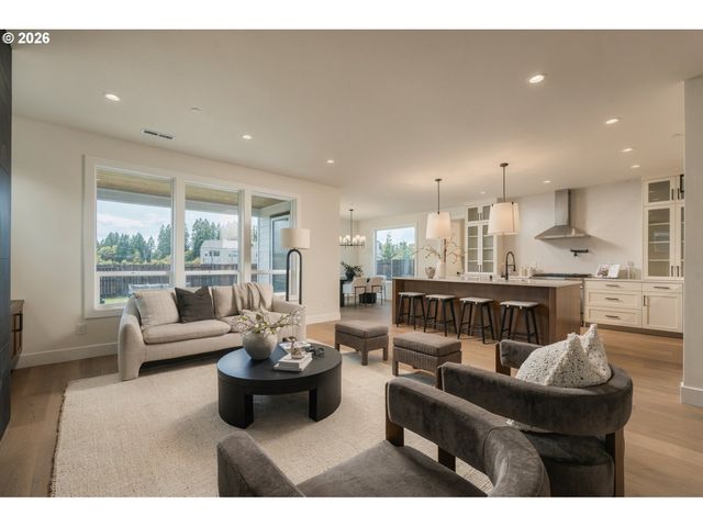 154 E AIREDALE Ave, La Center, WA 98629