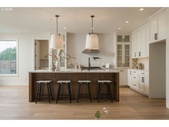 154 E AIREDALE Ave, La Center, WA 98629