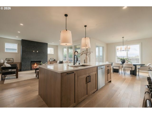 154 E AIREDALE Ave, La Center, WA 98629