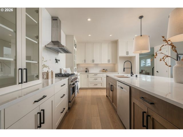 154 E AIREDALE Ave, La Center, WA 98629