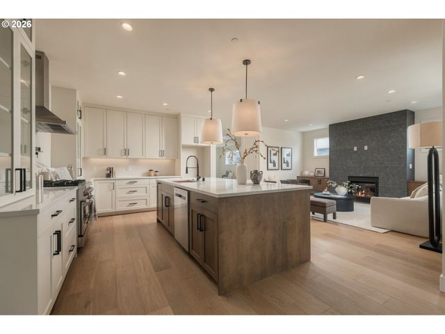 154 E AIREDALE Ave, La Center, WA 98629