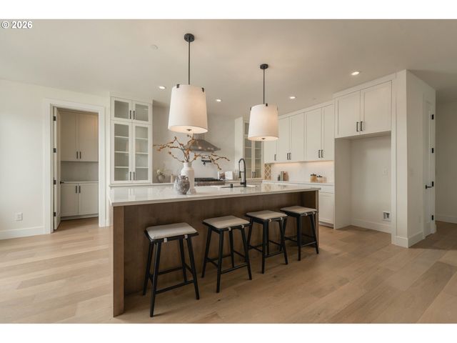 154 E AIREDALE Ave, La Center, WA 98629