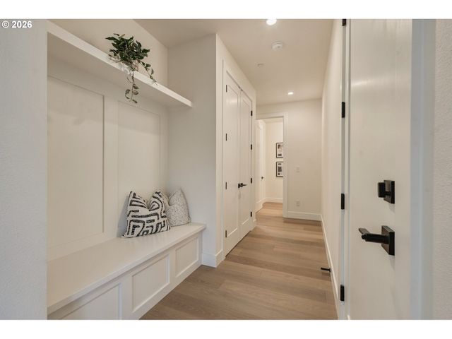 154 E AIREDALE Ave, La Center, WA 98629