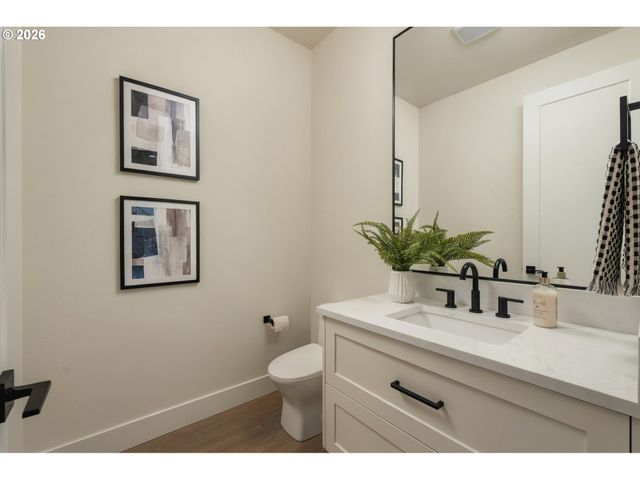 154 E AIREDALE Ave, La Center, WA 98629