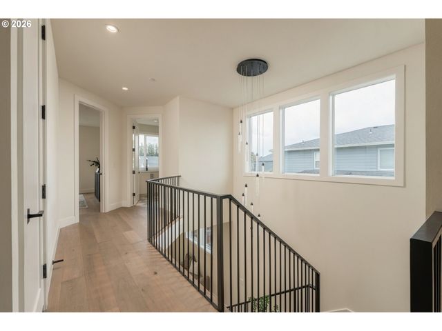 154 E AIREDALE Ave, La Center, WA 98629