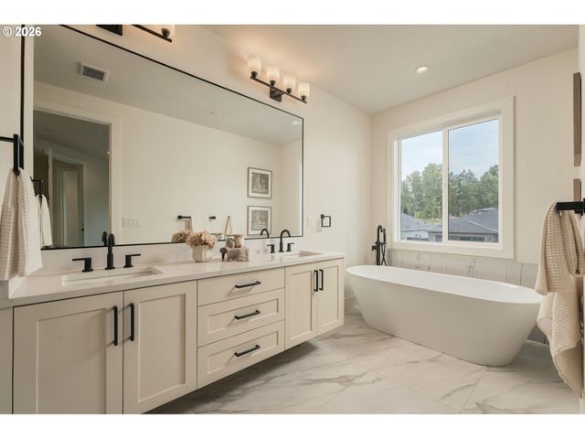 154 E AIREDALE Ave, La Center, WA 98629