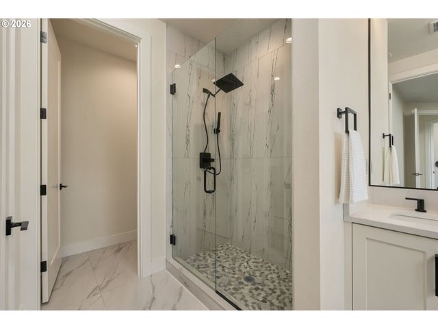 154 E AIREDALE Ave, La Center, WA 98629