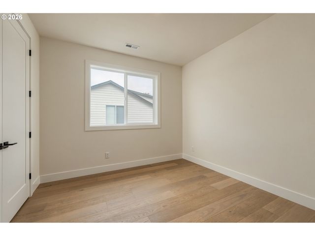 154 E AIREDALE Ave, La Center, WA 98629