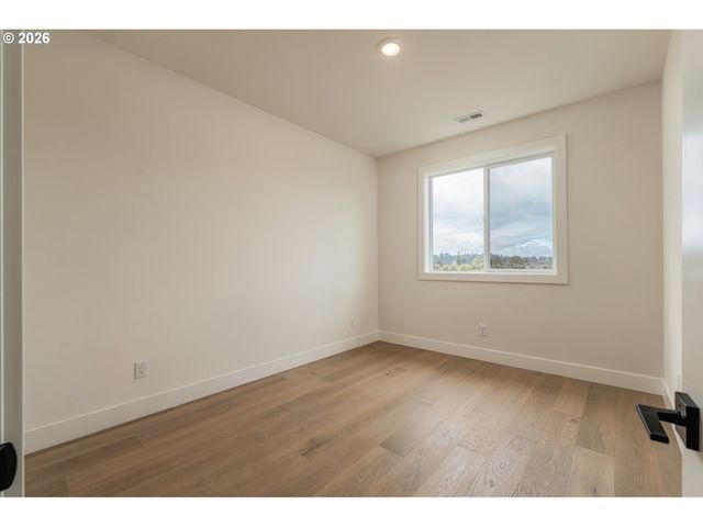 154 E AIREDALE Ave, La Center, WA 98629