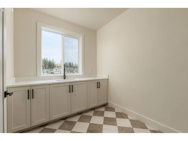 154 E AIREDALE Ave, La Center, WA 98629