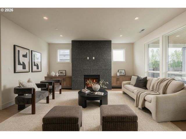 154 E AIREDALE Ave, La Center, WA 98629