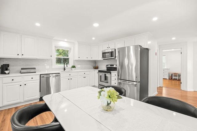 10 Garfield Avenue, Woburn, MA 01801