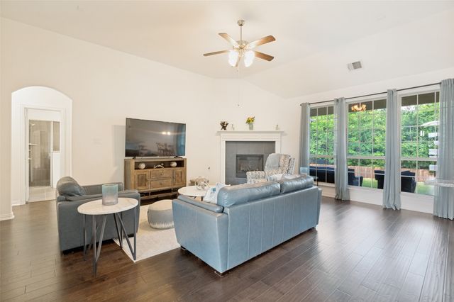 824 State Street, Desoto, TX 75115