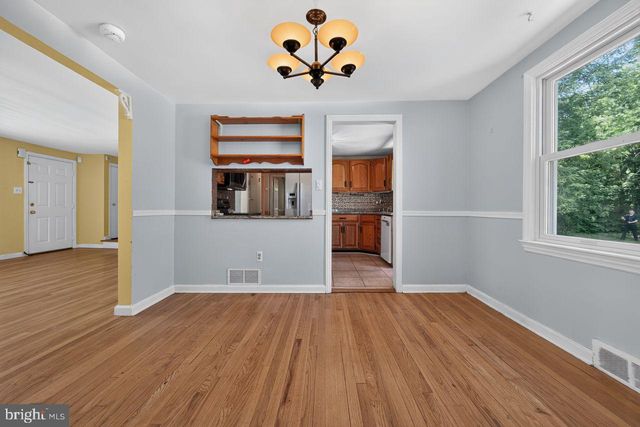 20 LAWNDALE DR, Yardley, PA 19067