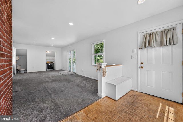 20 LAWNDALE DR, Yardley, PA 19067