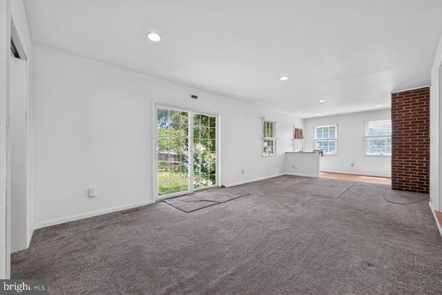 20 LAWNDALE DR, Yardley, PA 19067