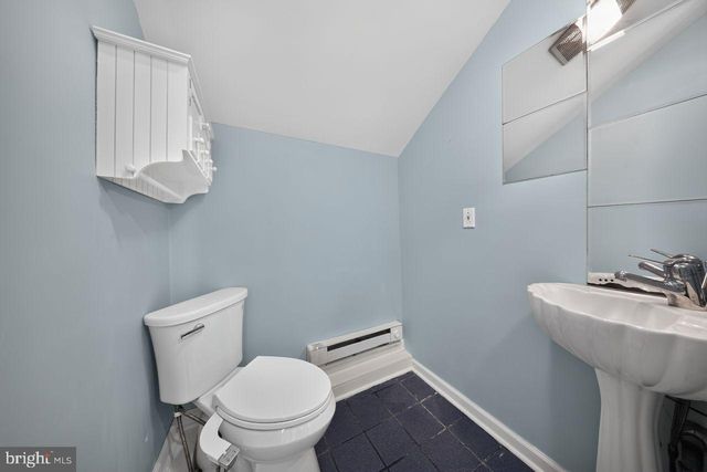 20 LAWNDALE DR, Yardley, PA 19067