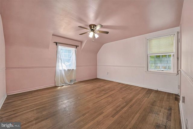 20 LAWNDALE DR, Yardley, PA 19067