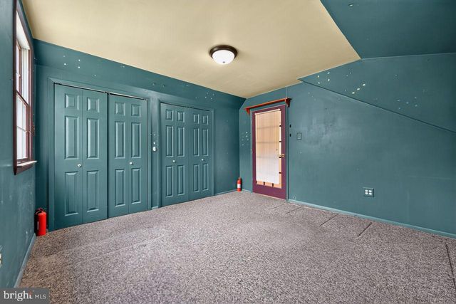 20 LAWNDALE DR, Yardley, PA 19067