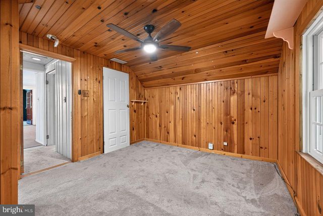 20 LAWNDALE DR, Yardley, PA 19067