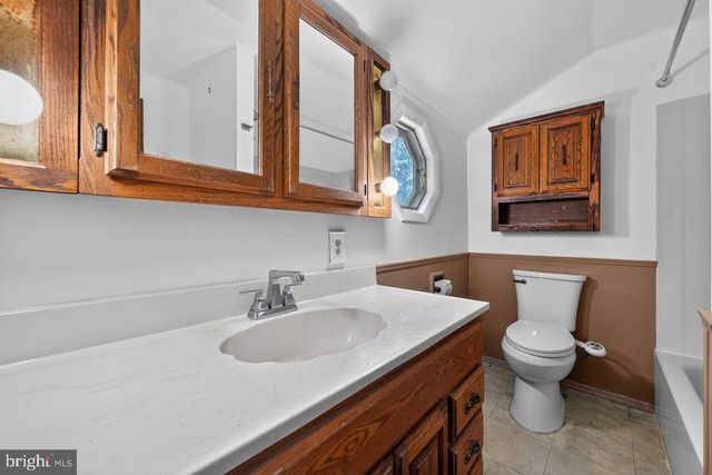 20 LAWNDALE DR, Yardley, PA 19067