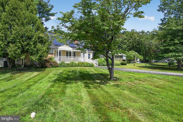 20 LAWNDALE DR, Yardley, PA 19067