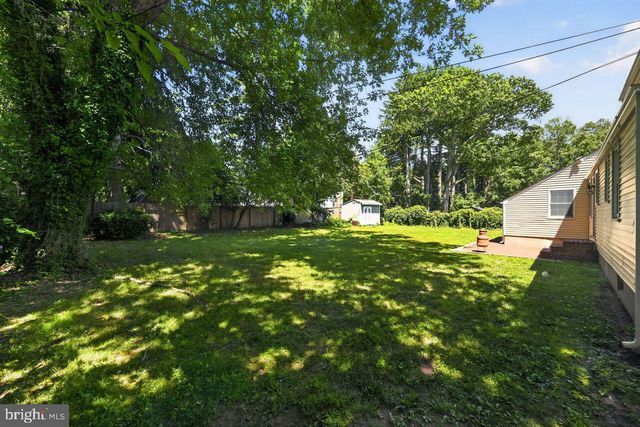 20 LAWNDALE DR, Yardley, PA 19067