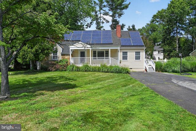 20 LAWNDALE DR, Yardley, PA 19067