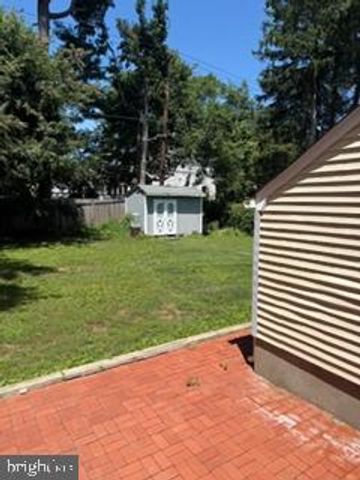20 LAWNDALE DR, Yardley, PA 19067