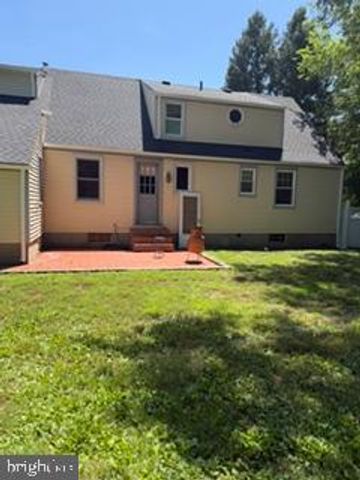 20 LAWNDALE DR, Yardley, PA 19067