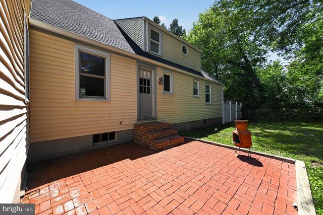 20 LAWNDALE DR, Yardley, PA 19067
