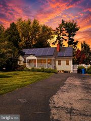 20 LAWNDALE DR, Yardley, PA 19067