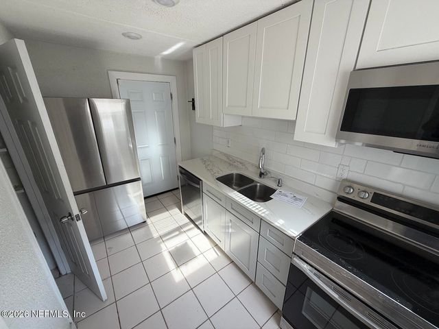 8654 2ND Avenue, Jacksonville, FL 32208