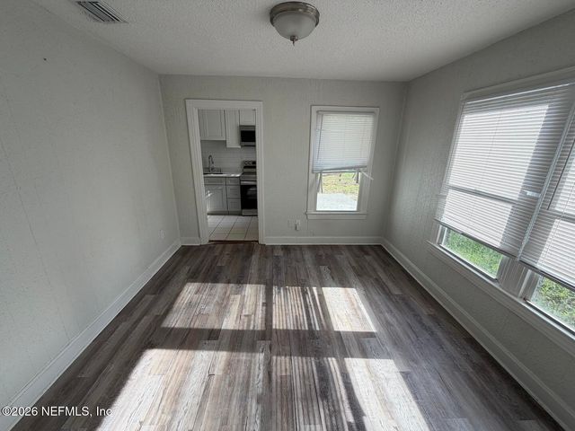 8654 2ND Avenue, Jacksonville, FL 32208
