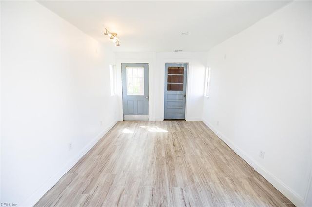 1003 Grimes RD, Hampton, VA 23663