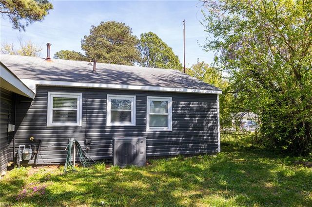 1003 Grimes RD, Hampton, VA 23663